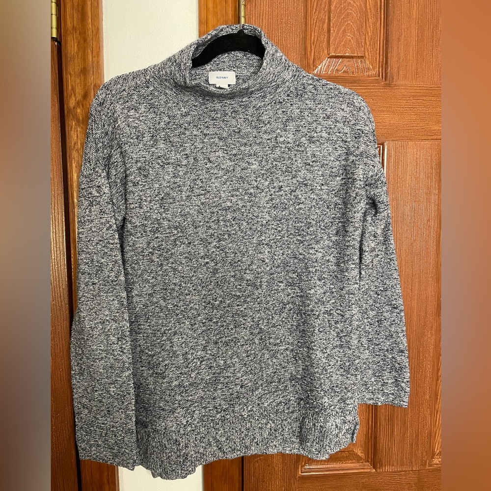 Cozy mock neck sweater size medium